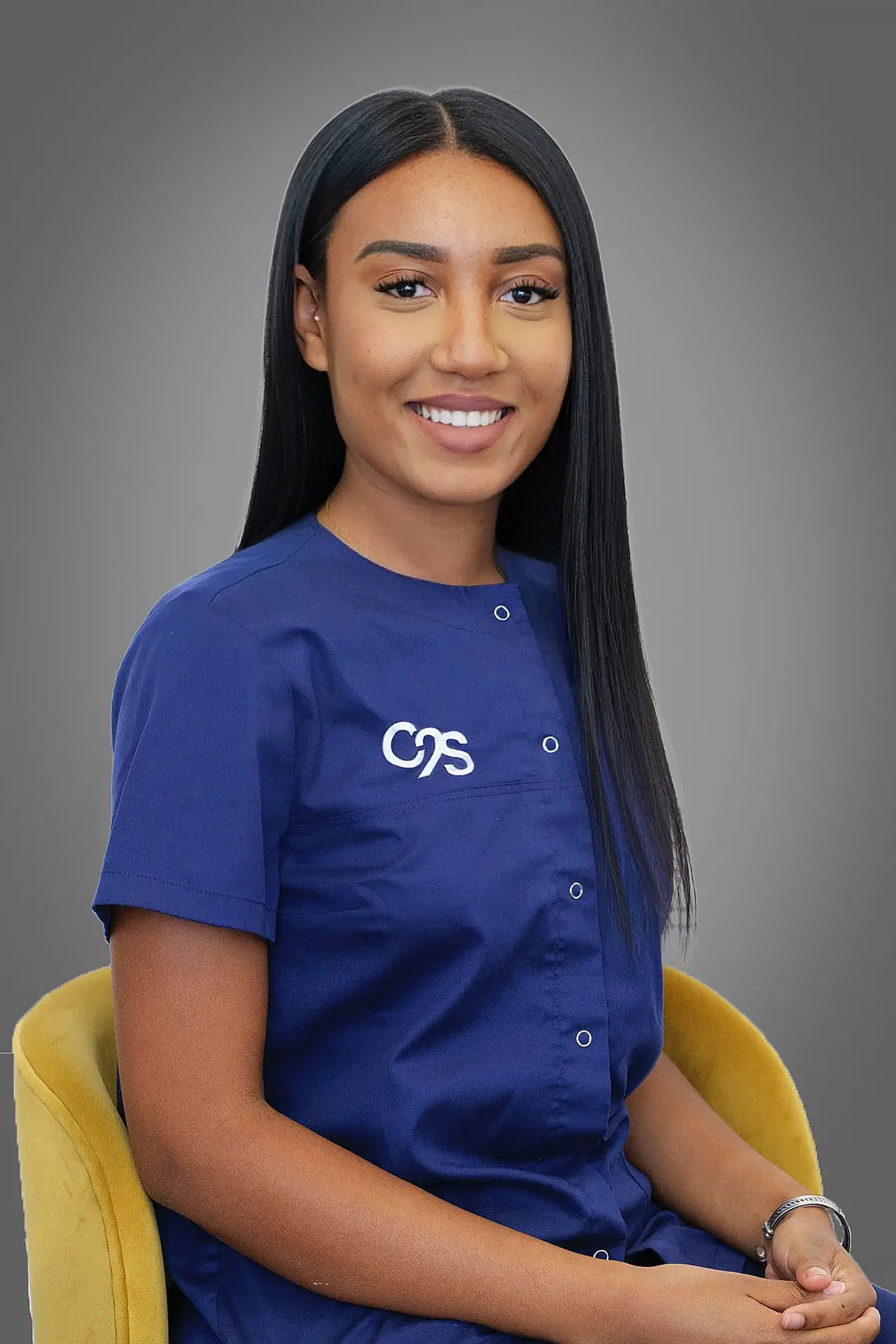 Farah assistante dentaire équipe cabinet C2S Dr Thierry Rouach Paris 8e